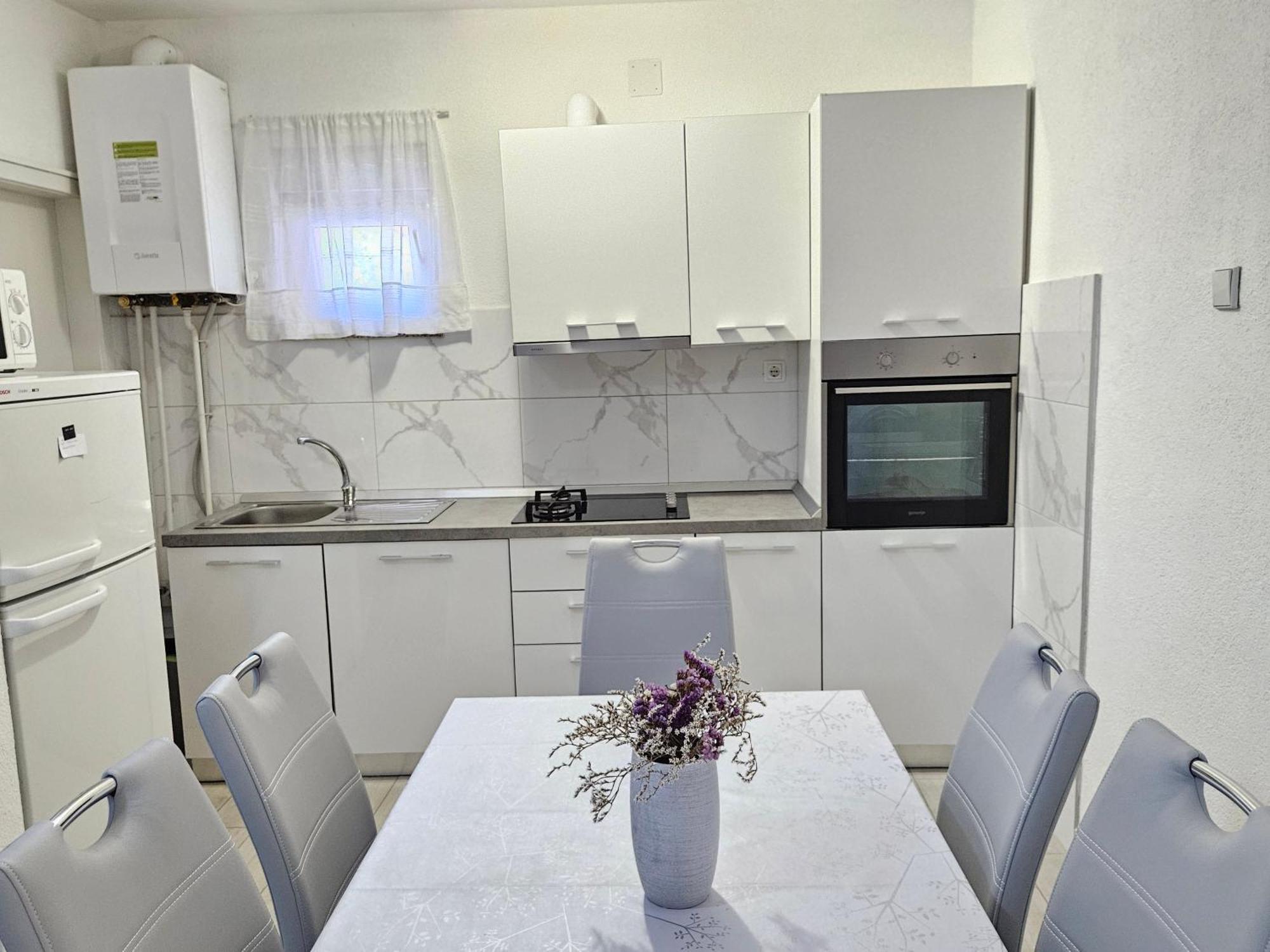 Apartmani Stadion Zadar Rum bild