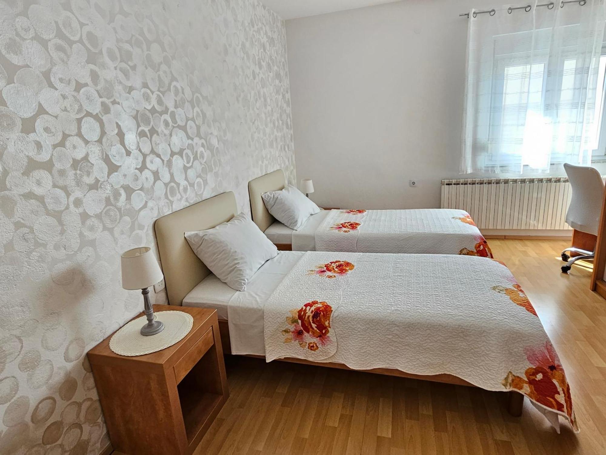Apartmani Stadion Zadar Rum bild