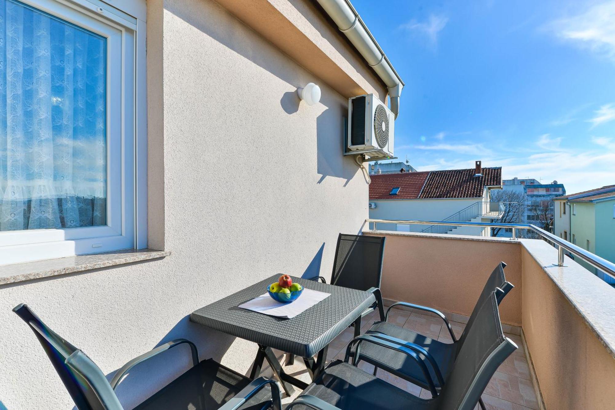 Apartmani Stadion Zadar Rum bild